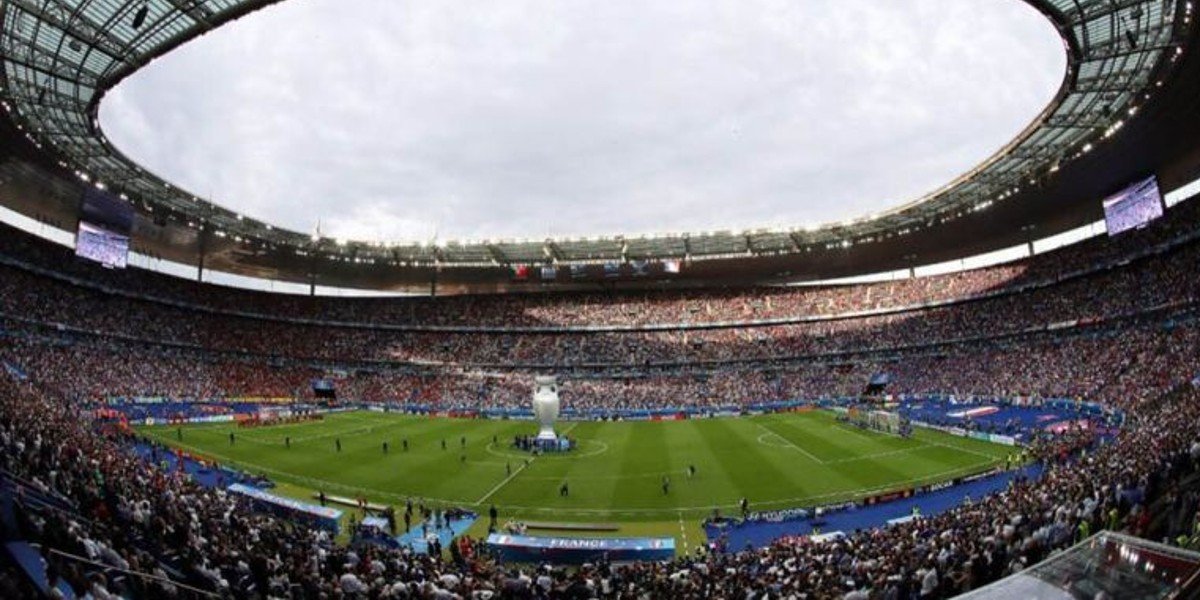 Ante conflicto Rusia-Ucrania, Uefa trasladó la final de San Petersburgo al estadio de Francia