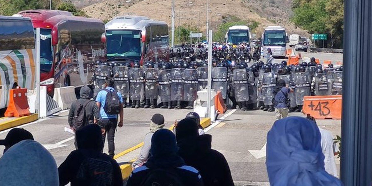 Guardia Nacional reporta 14 elementos lesionados por el enfrentamiento con normalistas en caseta de Palo Blanco