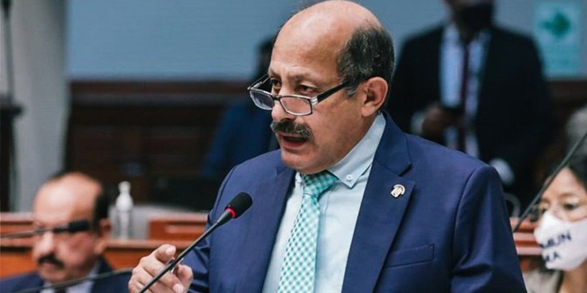 Presidente de Perú Pedro Castillo nombra como primer ministro a congresista Héctor Valer