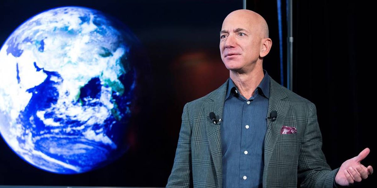 Jeff Bezos a clientes de Amazon por viaje al espacio: ustedes pagaron todo esto
