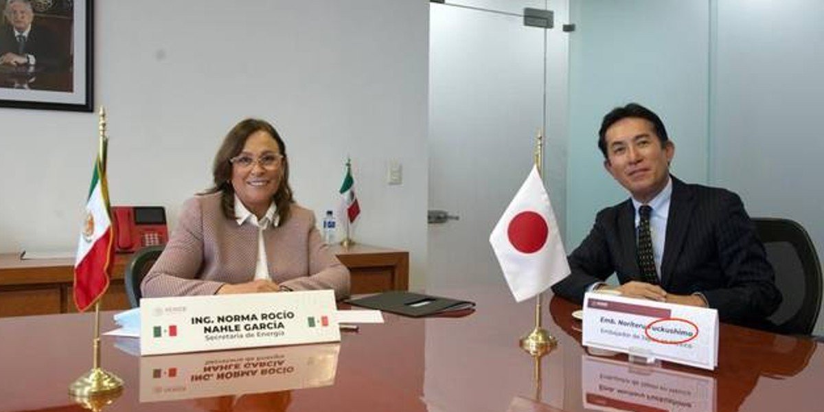 En encuentro con Rocío Nahle escriben con error el apellido del embajador de Japón