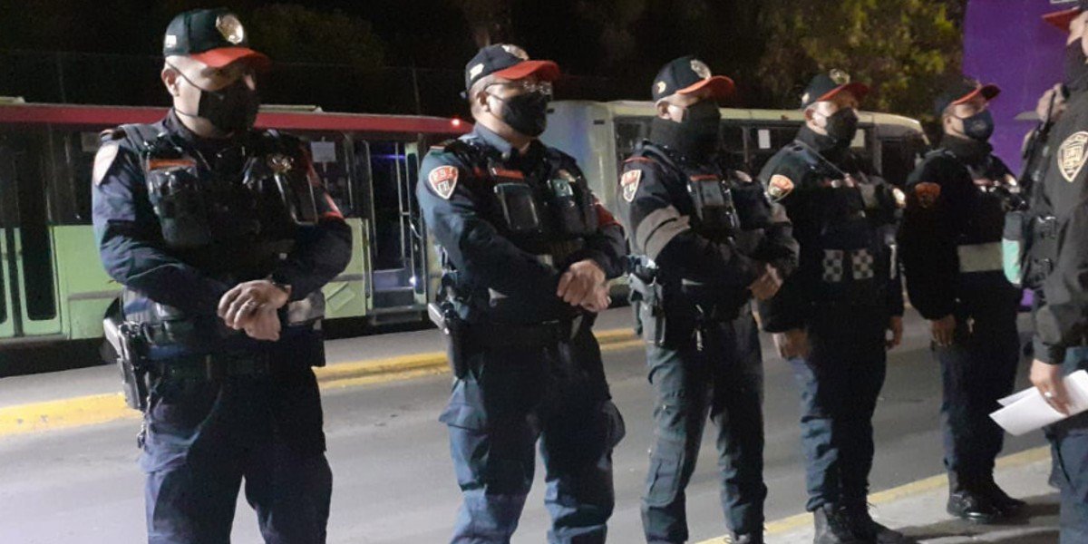 Policía encuentra y devuelve maleta con 35 mil pesos en plaza comercial de la CDMX