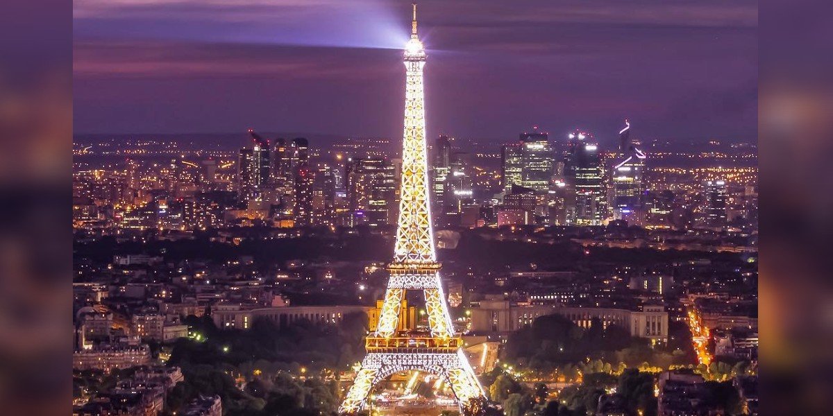 Torre Eiffel se iluminará con los colores de la bandera de Ucrania