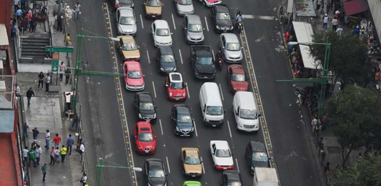 ¿Qué vehículos no circularán este jueves ante la contingencia ambiental?