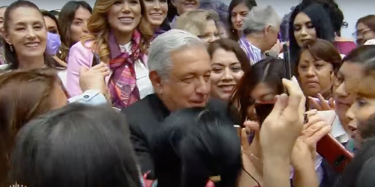 AMLO presume que mujeres son las más beneficiadas con programas sociales de la 4T