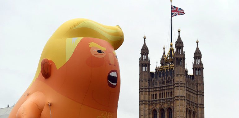 Reviven a Baby Trump en protestas por visita del magnate a Londres