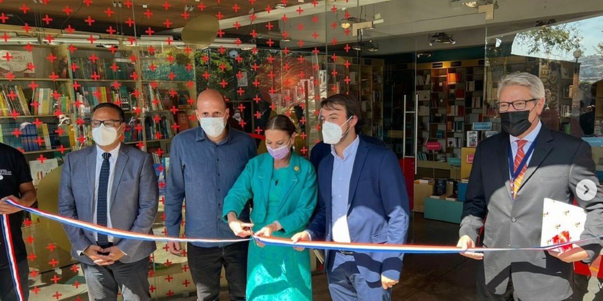 Beatriz Gutiérrez Müller recibió las llaves de Valparaíso y nombramiento como embajadora del Museo Baburizza