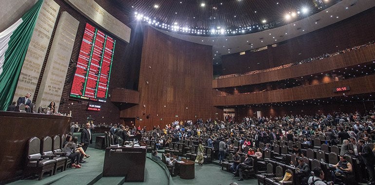 Morena saca la aplanadora en San Lázaro