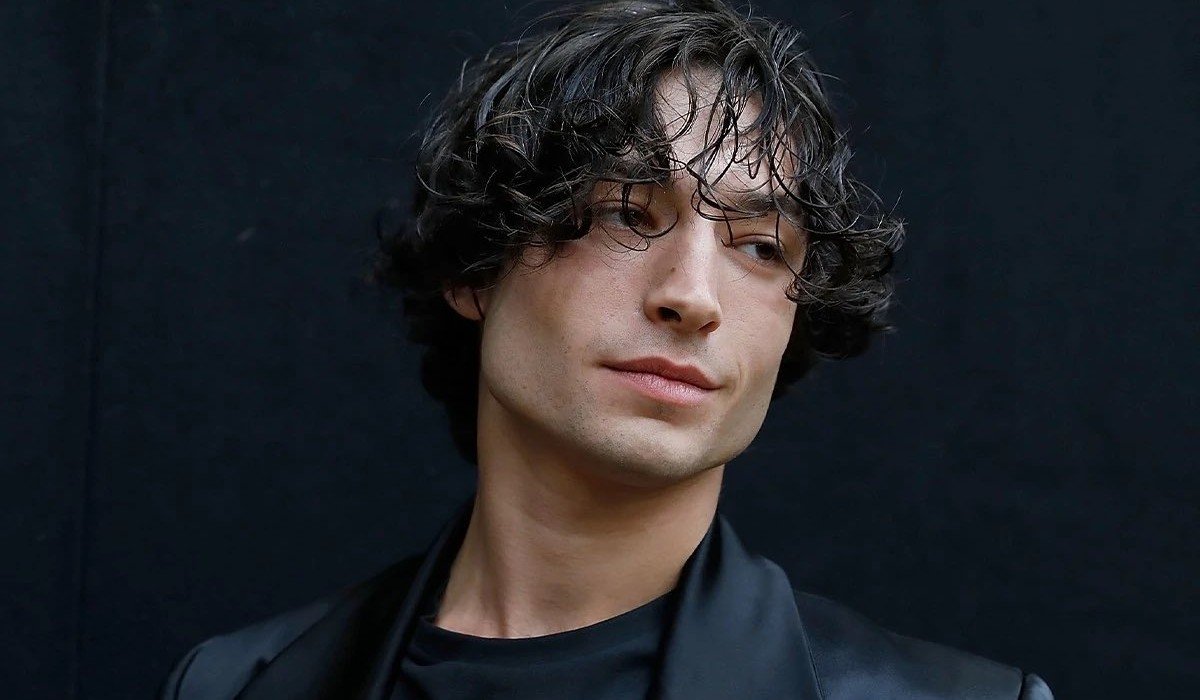 Detienen a Ezra Miller por acoso y alteración del orden público