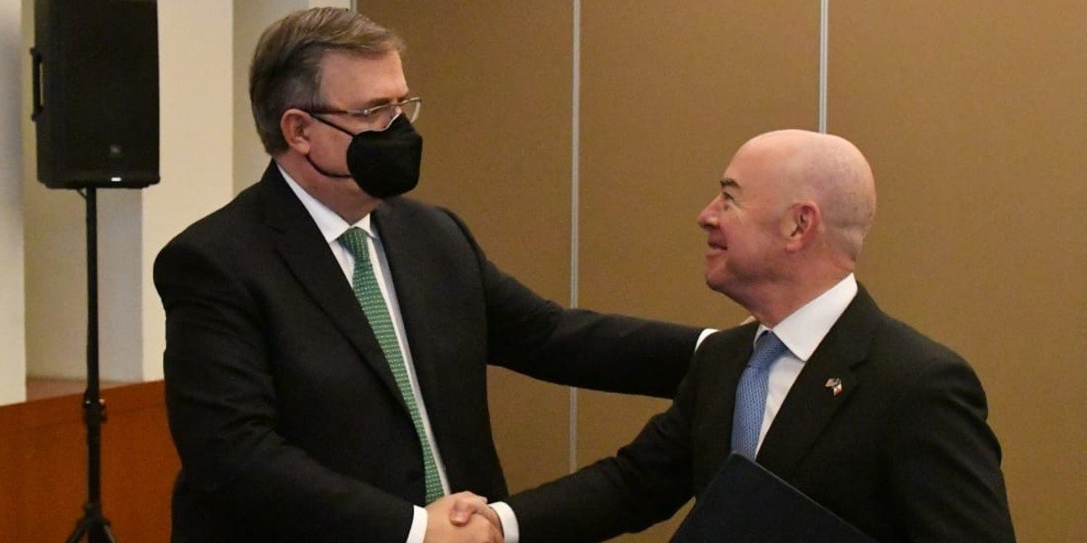 Ebrard recibe a Alejandro Mayorkas, secretario de Seguridad Nacional de EUA