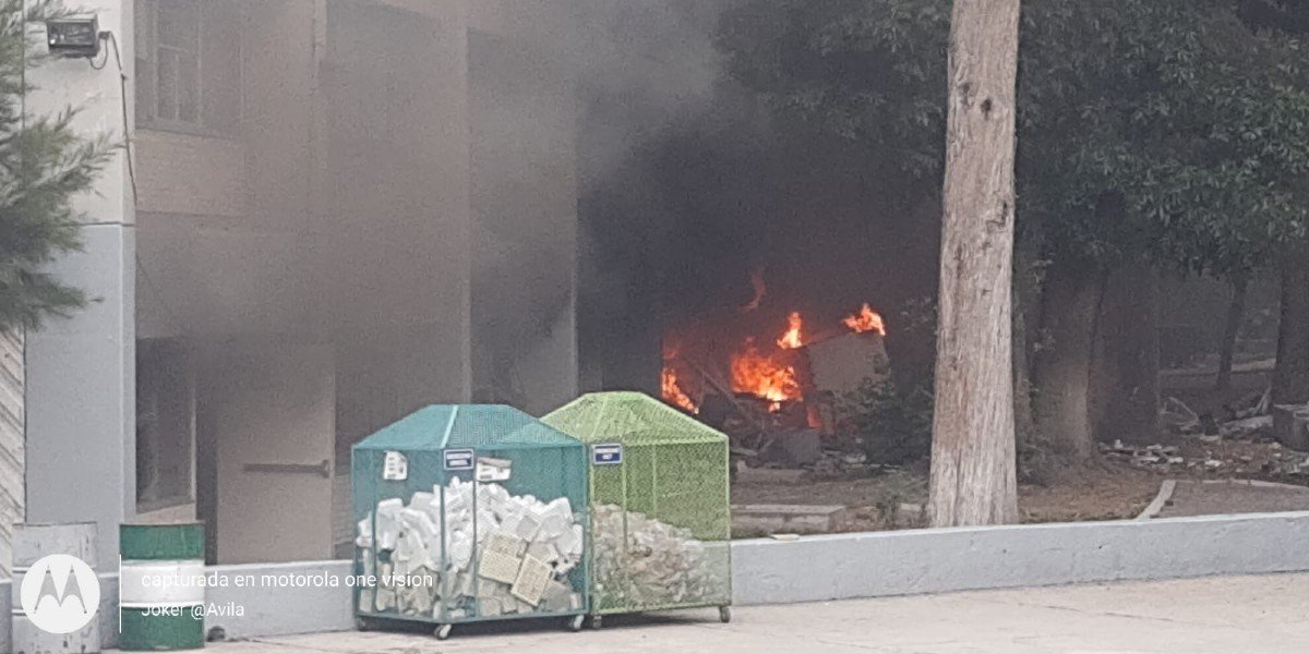 Suspende UNAM clases en FES Zaragoza tras explosión por gas en campus 2