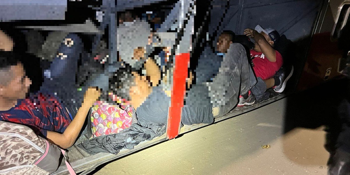 Aseguran en la capital de Oaxaca a 101 migrantes: viajaban en un autobús turístico
