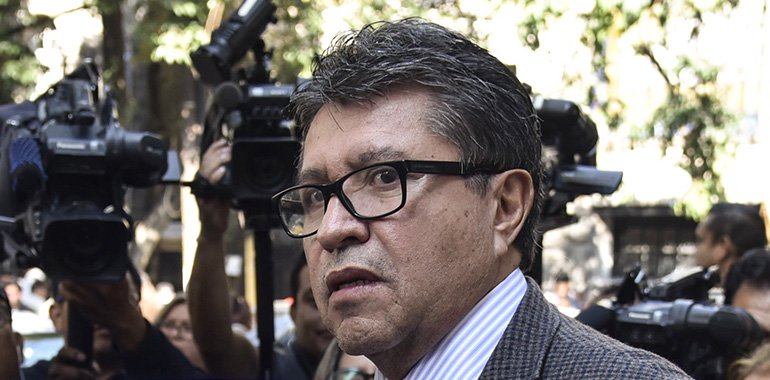Ricardo Monreal batalla para contener a su bancada por conflicto entre AMLO y Parlamento Europeo