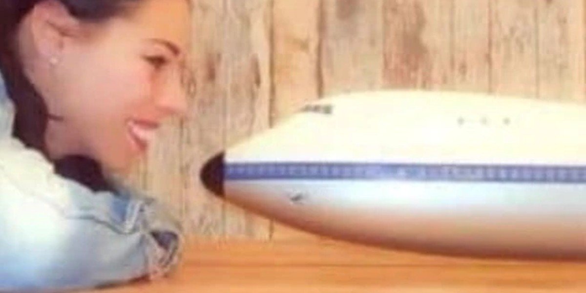 Mujer se enamora de un avión a escala: "puedo hacer todo con él"