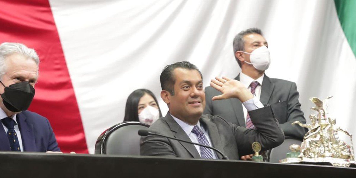 Sergio Gutiérrez acusa a Ciro Murayama de invadir facultades del legislativo