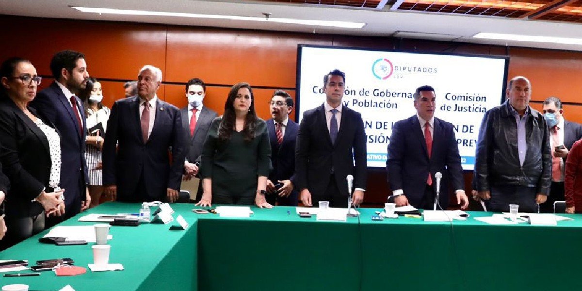 Felipe Fernando Macías tiene la encomienda de evitar juicio político contra Lorenzo Córdova y Ciro Murayama