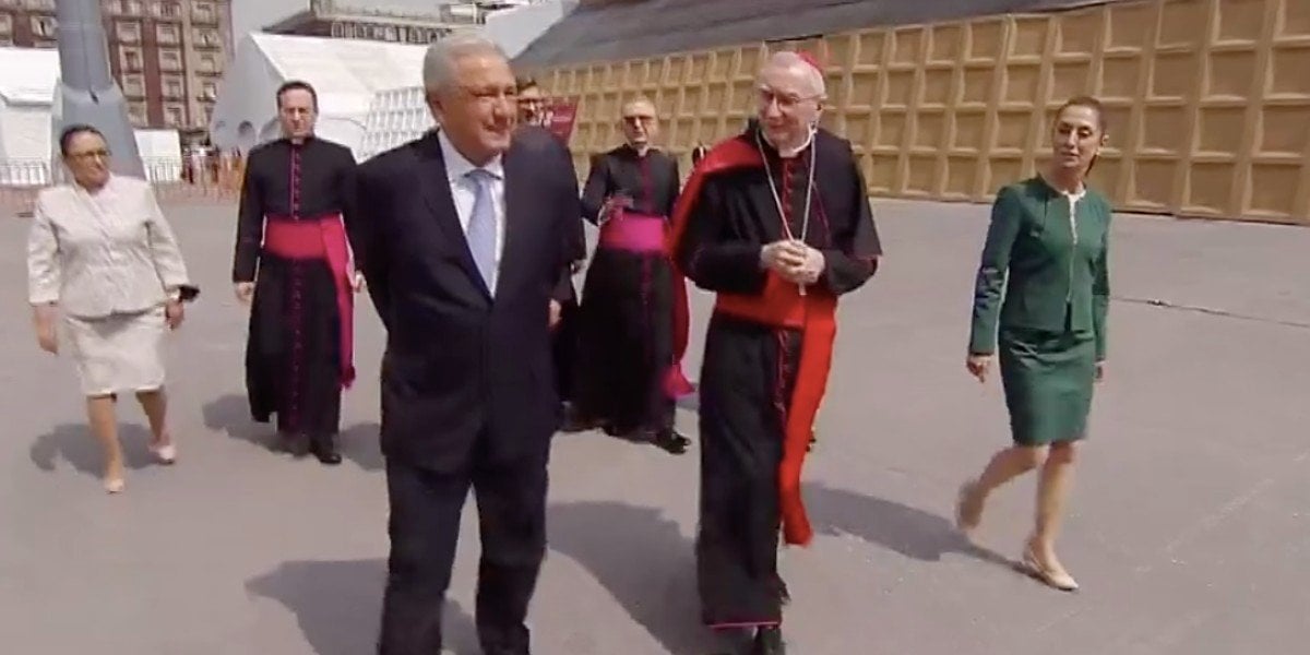 AMLO acude a visitar la réplica de la Capilla Sixtina en la CDMX