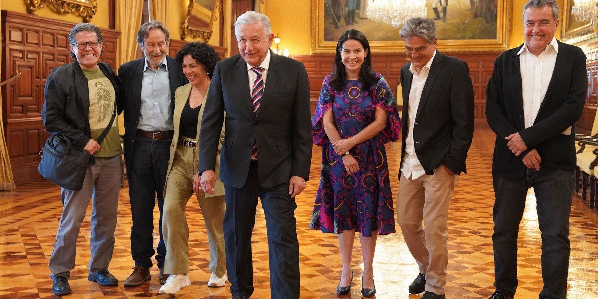AMLO se reúne con actores y directores; trabajarán en proyectar cine en pueblos más apartados