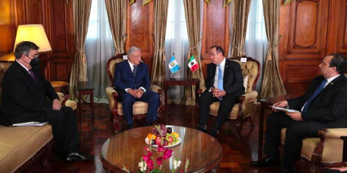 AMLO y Alejandro Giammattei sostienen reunión bilateral en la capital de Guatemala