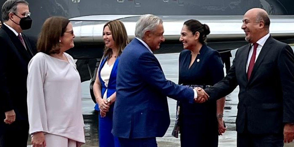 “Saquen las caguamas”, dice diputado de El Salvador tras llegada de AMLO