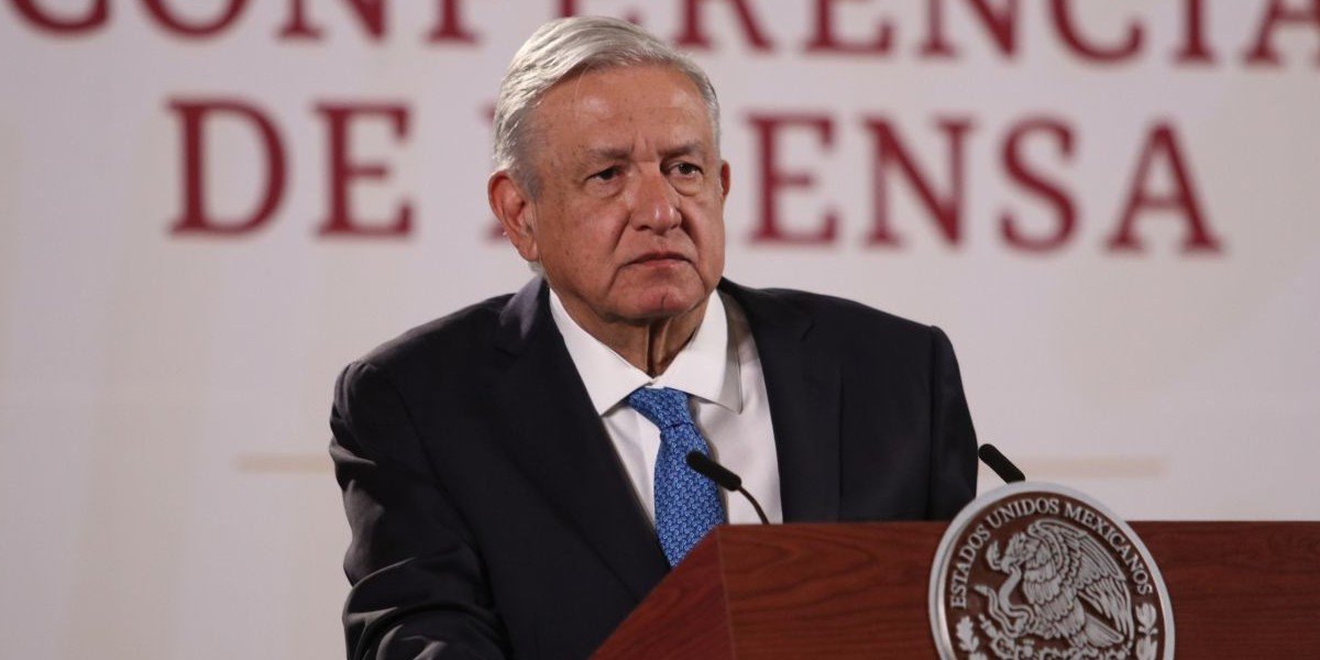 AMLO denuncia 'intereses' detrás de protestas por Ayotzinapa: buscan desacreditarnos