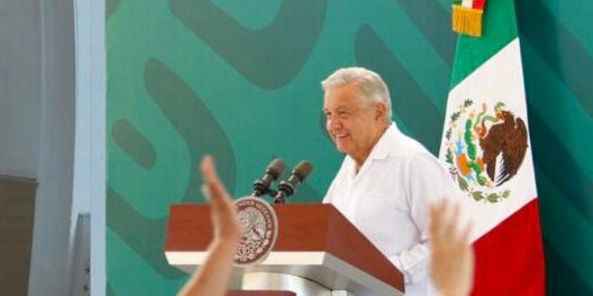 “Vamos a seguir buscándolos”, promete AMLO a familiares de desaparecidos en Sonora