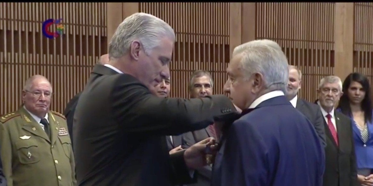 AMLO recibe Orden José Martí, máxima distinción que otorga Cuba