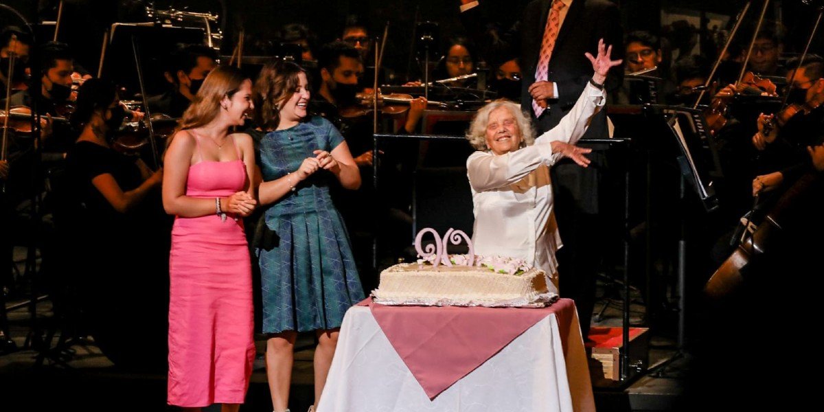 Secretaría de Cultura y Gobierno de CDMX rinden homenaje a Elena Poniatowska