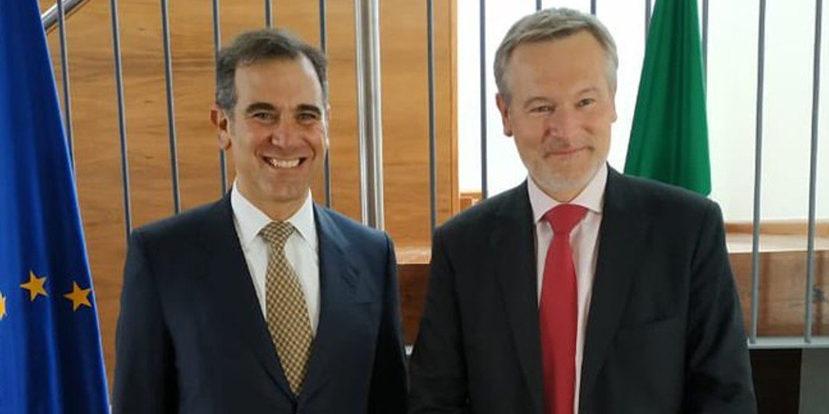 Lorenzo Córdova revisa con delegación de la Unión Europea operación del sistema electoral mexicano
