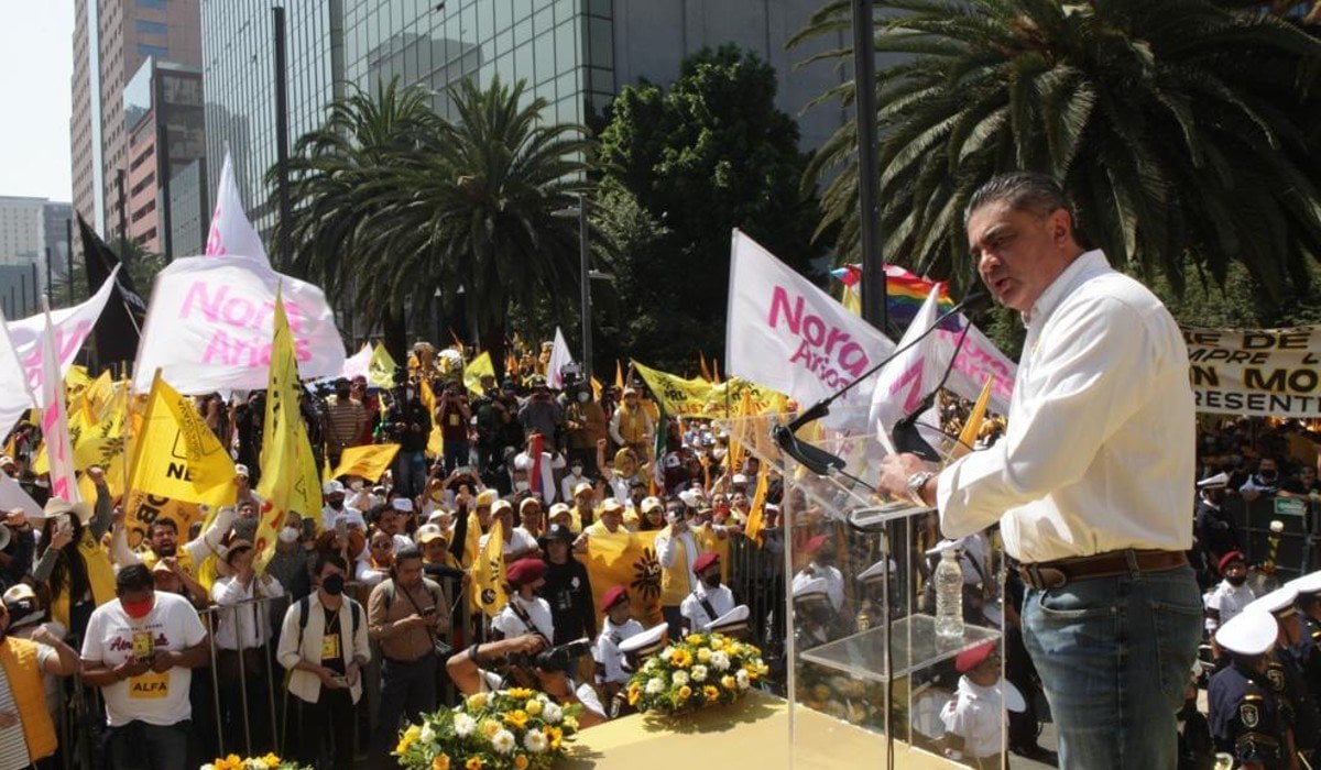 Luis Cházaro celebra 33 años de lucha en PRD; ya paramos a Morena y lo volveremos a hacer