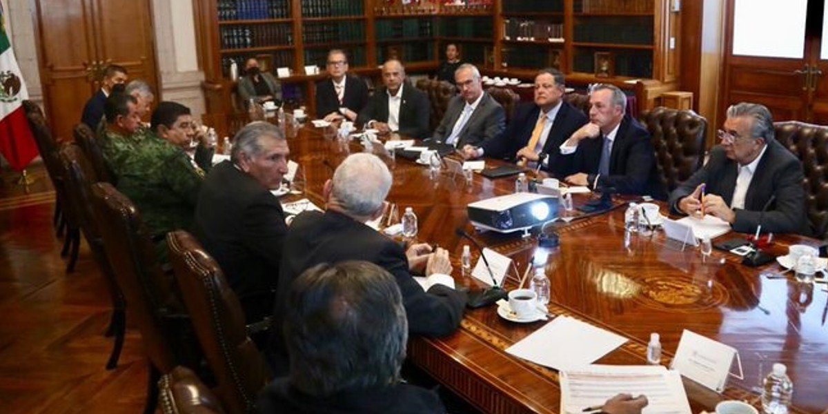 Autoridades federales y aerolíneas acordaron ordenar el sistema aeroportuario de CDMX; moverán 25% de operaciones de AICM