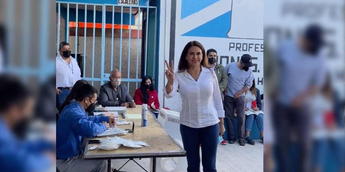 Elecciones 2022: Carolina Viggiano emite su voto por la gubernatura de Hidalgo