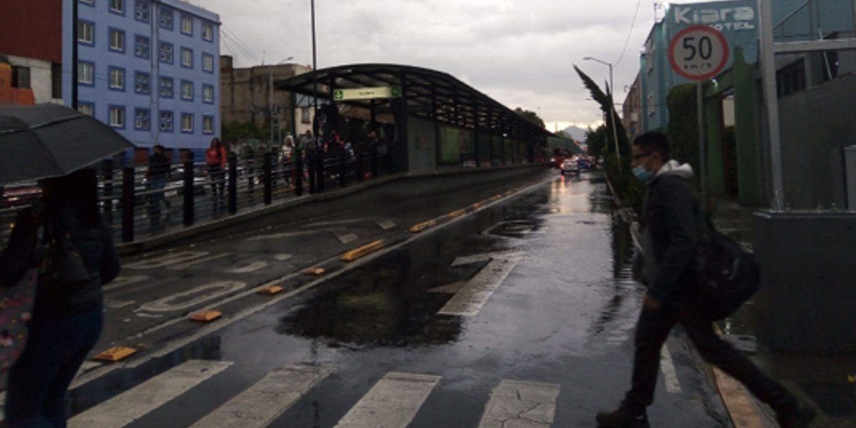 Lluvias en CDMX ocasionan encharcamientos en vialidades y afectaciones en Metro