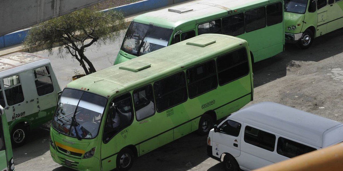 Usuarios de transporte público aceptarían aumento de un peso en la tarifa, según encuesta de Demoscopia