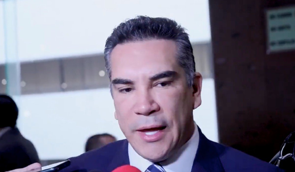 ‘Alito’ Moreno por morenista que asiste a Comisión que preside: '¿no que no tronabas pistolita?'