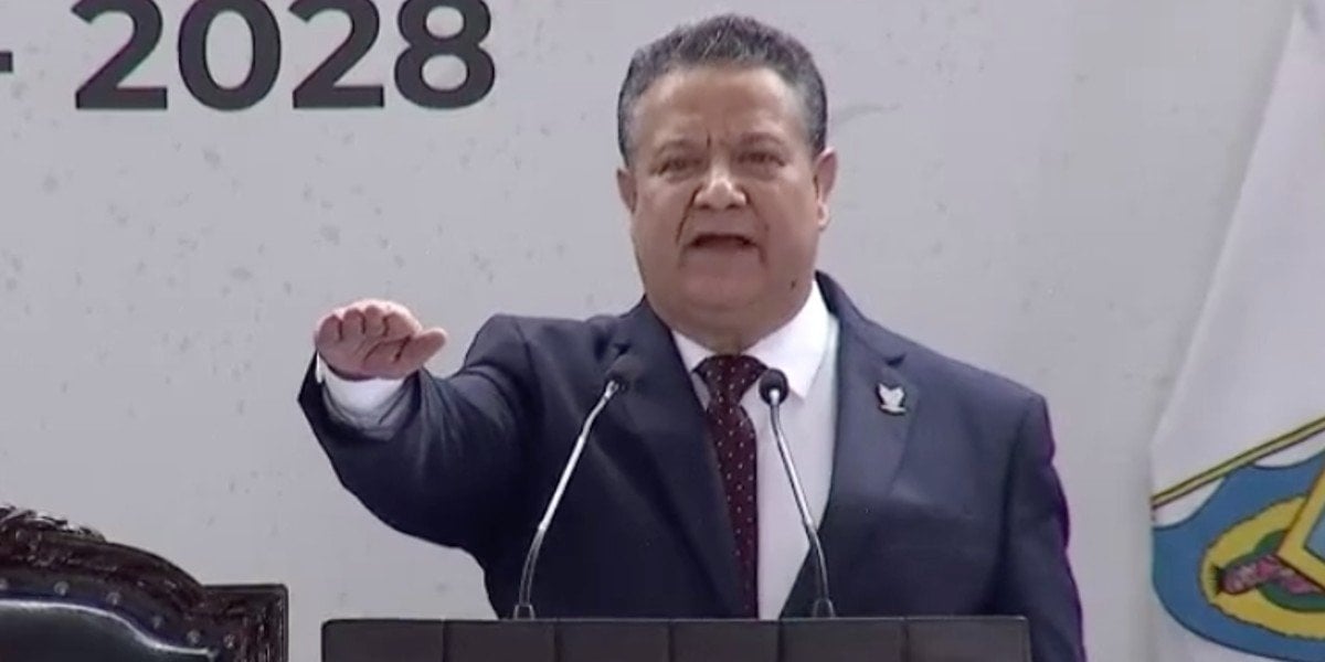 Julio Menchaca rinde protesta como gobernador de Hidalgo