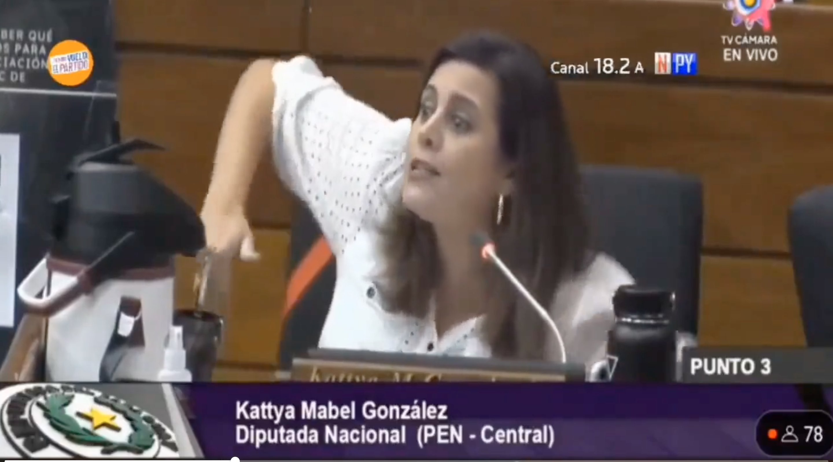 ‘Te Felicito qué bien actúas’, diputada de Paraguay se hace viral por cantar a Shakira en Congreso