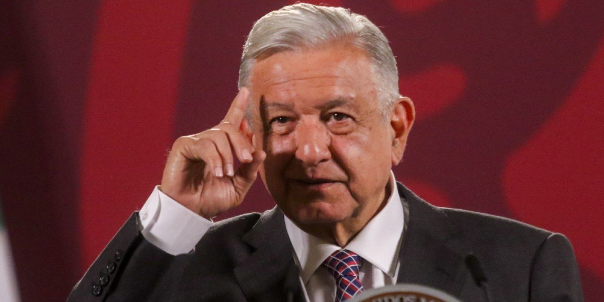 AMLO se siente contento y agradecido por respaldo de la gente en la marcha