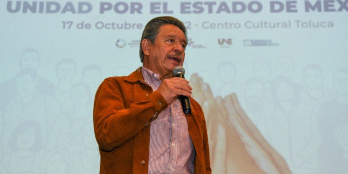 Carlos Navarrete reaparece y busca mostrar músculo en la marcha del INE