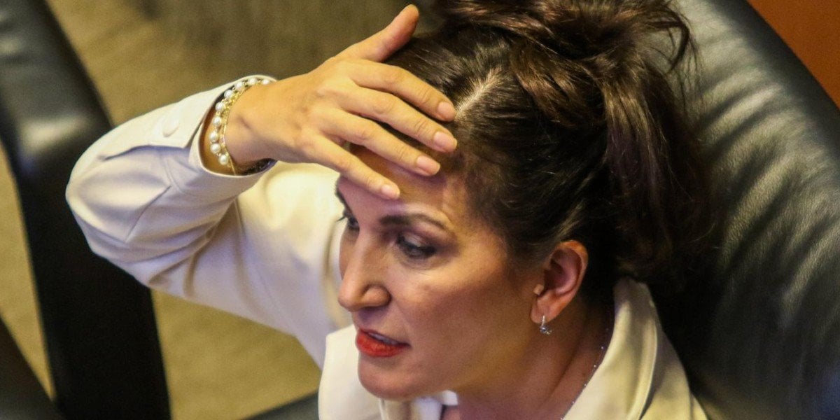 Kenia López asegura que Morena busca ganar tiempo para ‘amenazar’ a diputados y avalar reforma electoral