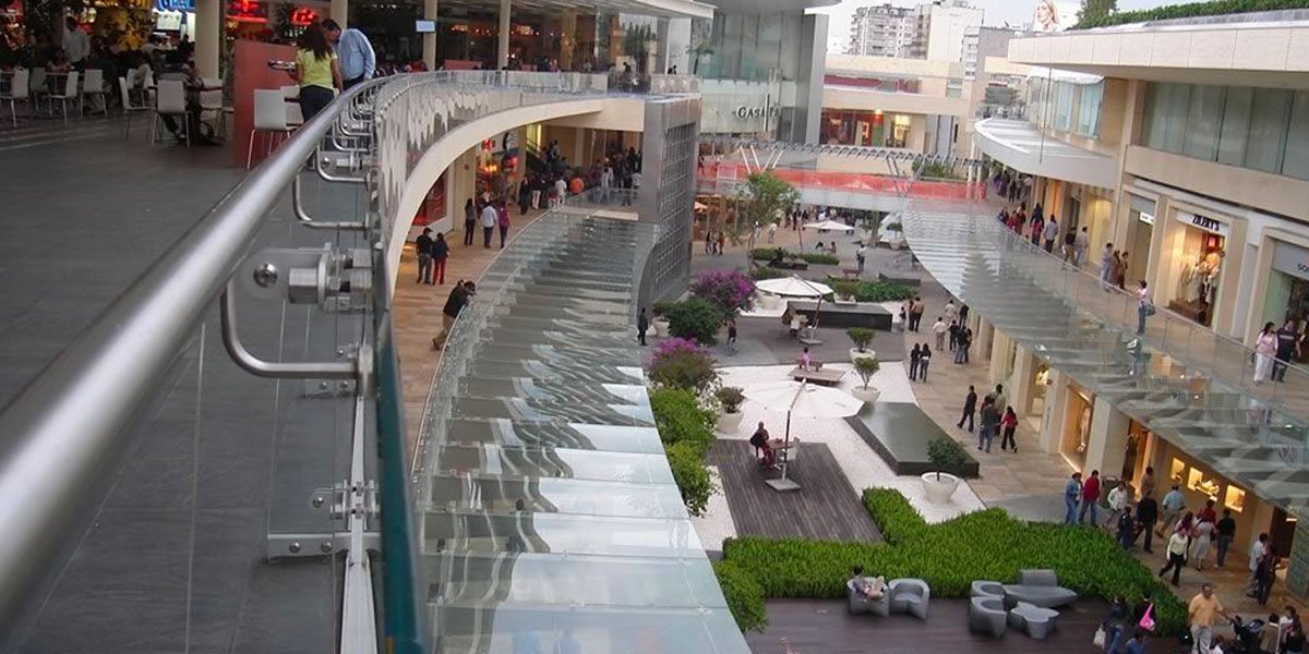 Congreso de Oaxaca elimina pago de estacionamiento en plazas y centros comerciales