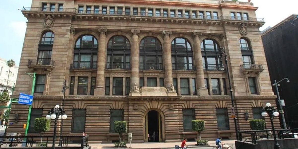 Banxico ve que presiones externas y cuellos de botella afectan inflación