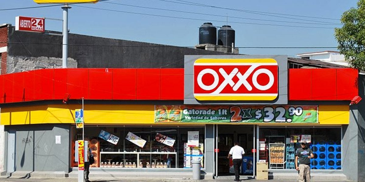 ¿Oxxo tiene más tienes en México que Starbucks , 7 Eleve y McDonald's en EUA?