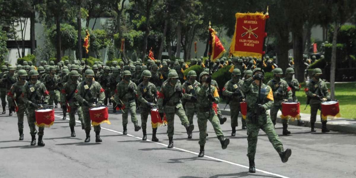 AMLO ascenderá de rango al director del AIFA, al jefe del Estado Mayor, y al coordinador policial de la Guardia Nacional