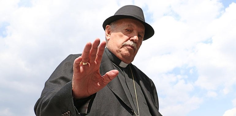 Muere obispo Onésimo Cepeda por complicaciones de COVID-19