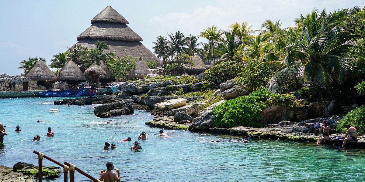 Consulado de EUA emite alerta de seguridad para visitar Quitana Roo, tras ataque en Xcaret