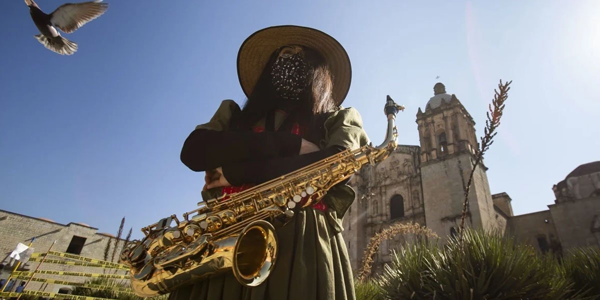 Gobierno de Oaxaca debe ofrecer disculpa a saxofonista María Elena Ríos, víctima de ataque con ácido: CNDH