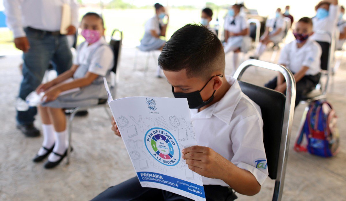 ¿Cuántos estados han registrado contagios de COVID-19 en escuelas tras el regreso a clases presenciales?